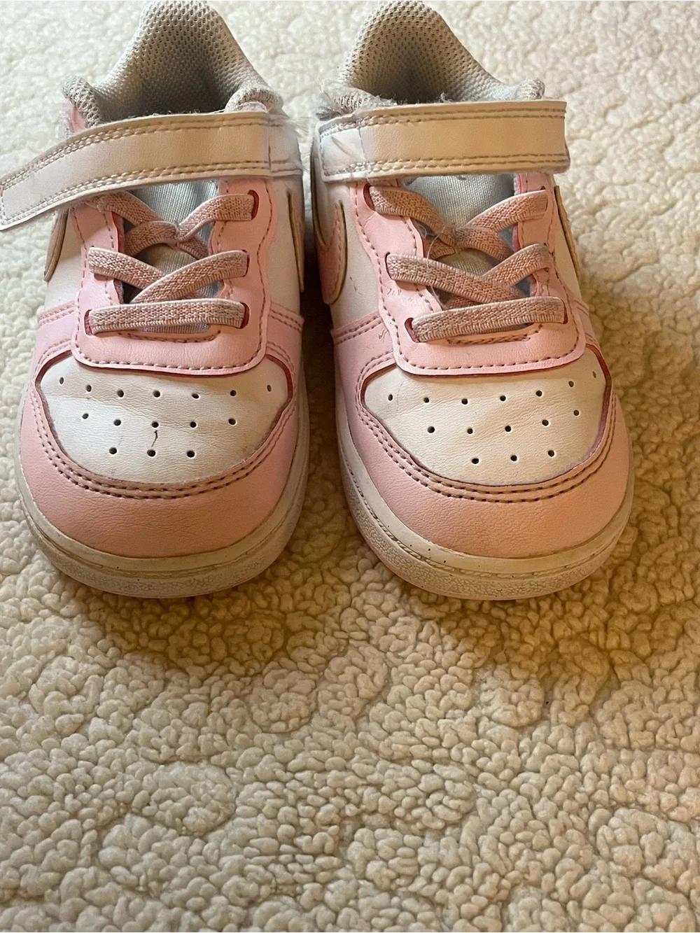 Nike Kids Pink and White Velcro Low-Top Sneakers